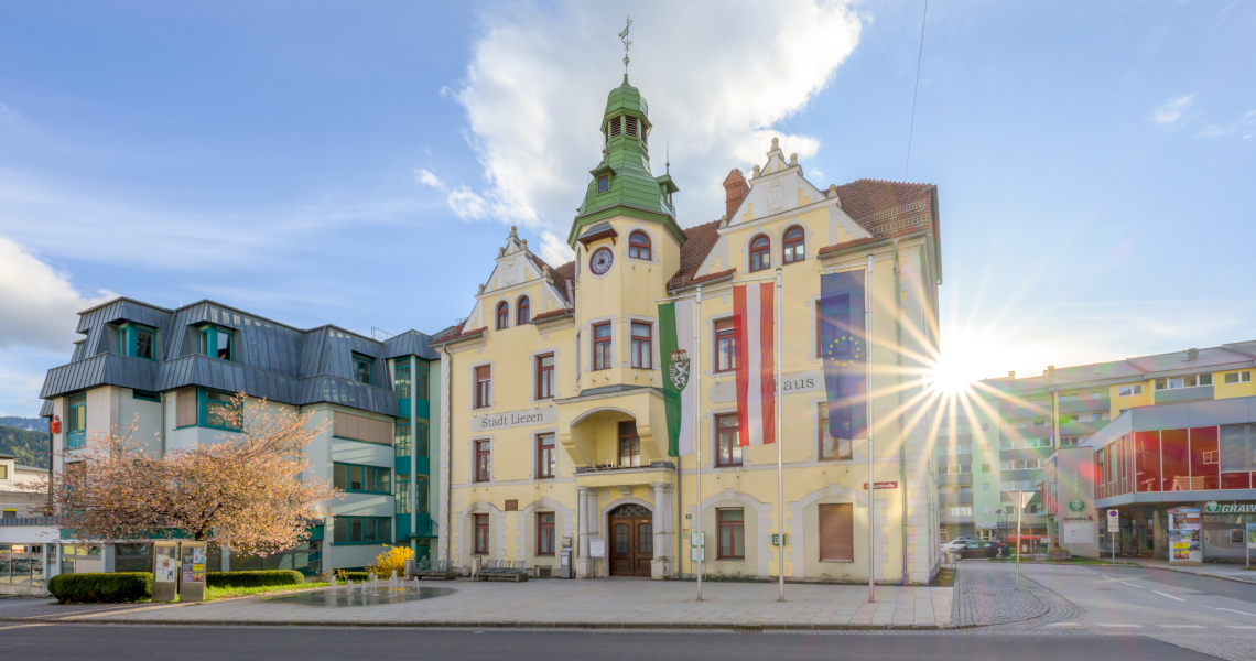 Rathaus Liezen bei Sonnenuntergang; (c) Manuel Capellari